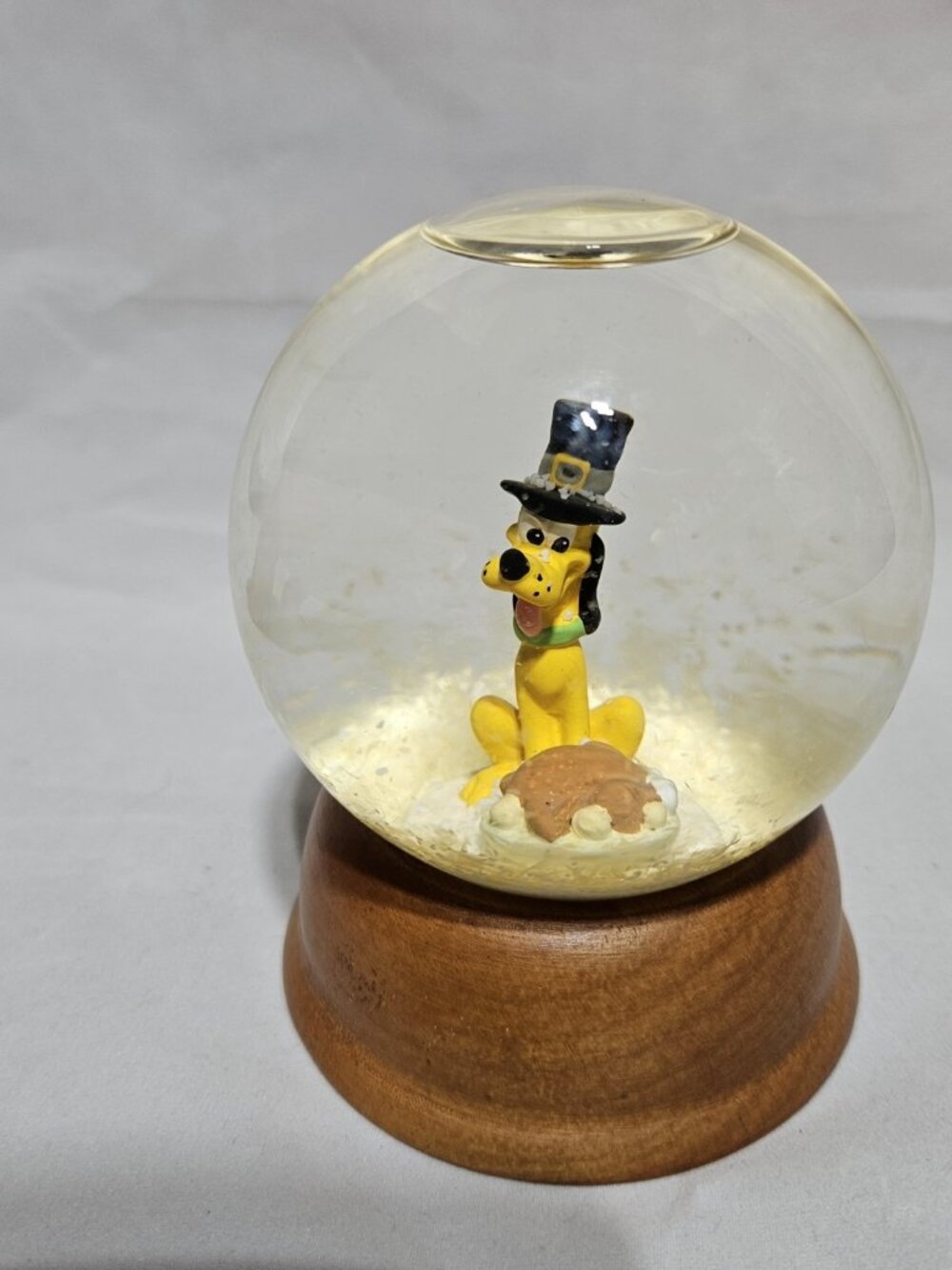 Disney NE Pluto Thanksgiving Holiday Crystal Snow Globe Vintage Limited Edition - Picture 6 of 12